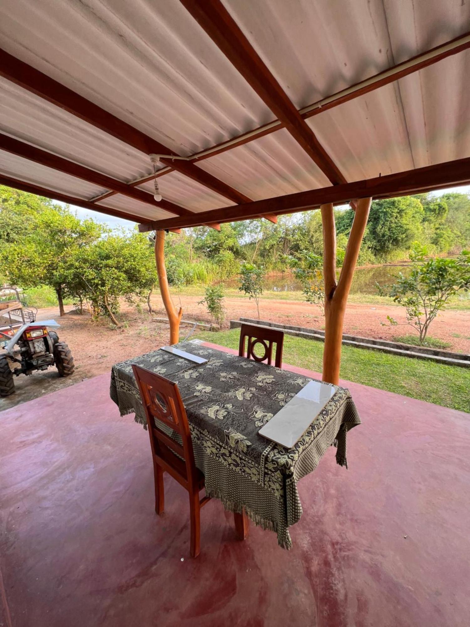 Kurumba Lodge Wilpattu Buitenkant foto